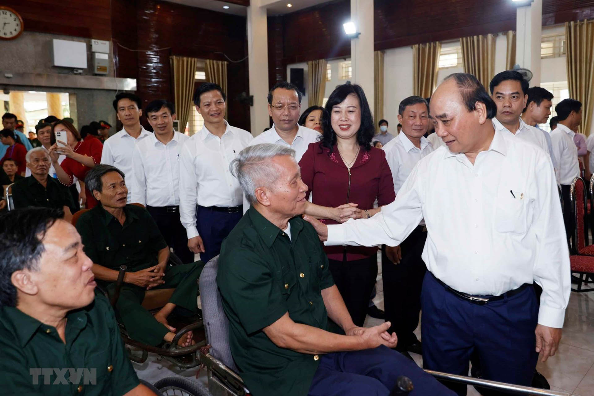 Quan tâm, chăm lo hơn nữa thương, bệnh binh, gia đình chính sách